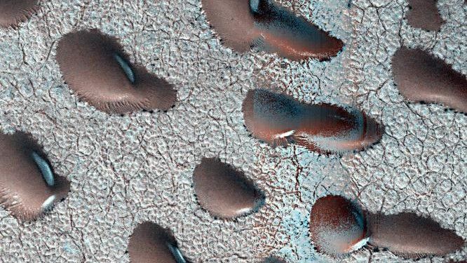 Giant ‘kidney beans’ spotted in Mars satellite images could point to signs of water and life
