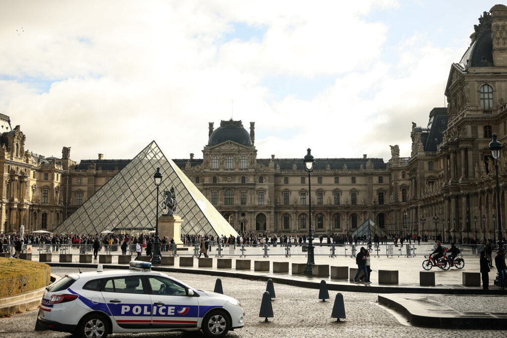 Paris Louvre jewel heist: Five new suspects arrested