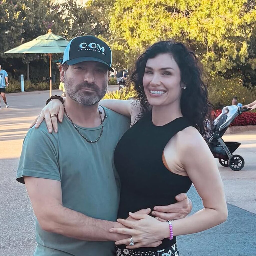 Big Bang Theory’s Johnny Galecki in Rare Photo With Kids, Wife