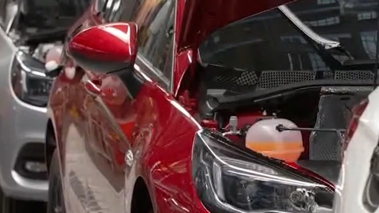 GM to cut 200 Detroit jobs, mostly in engineering