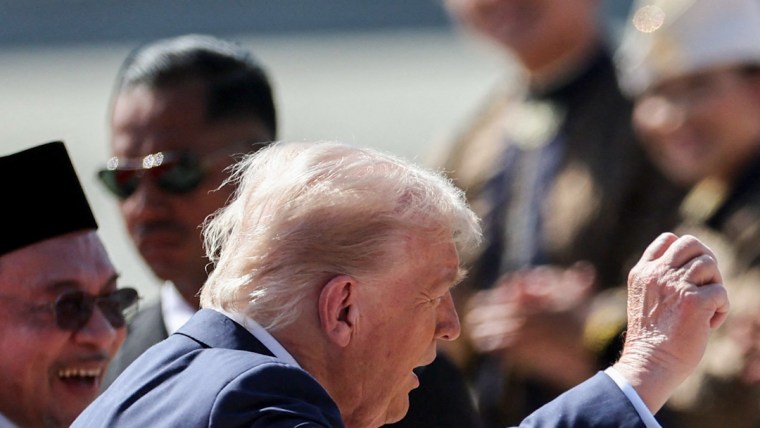 Trump dances after arriving in Malaysia