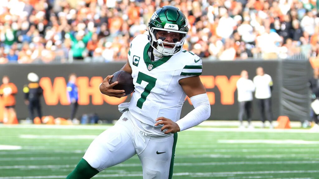 Justin Fields reveals emotional moment before leading Jets to first win