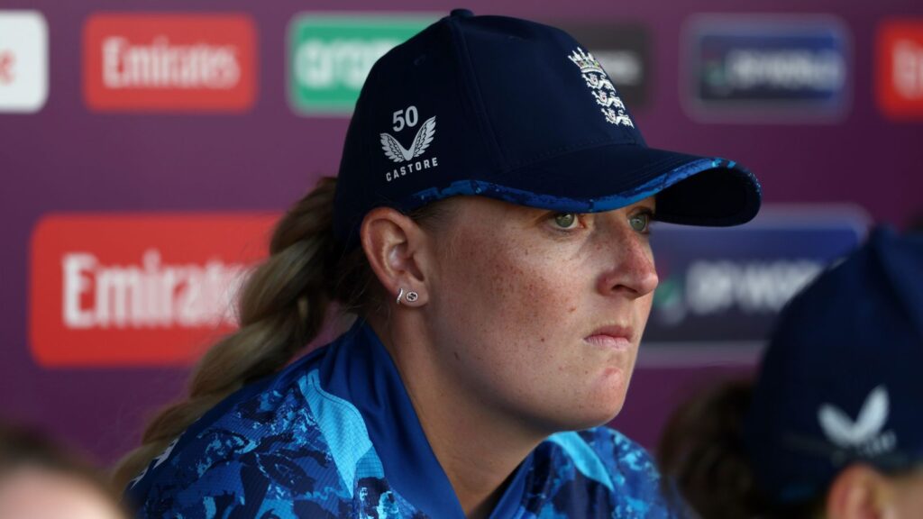 Sophie Ecclestone injures shoulder as England beat New Zealand ahead of Women’s World Cup semi-finals | Cricket News