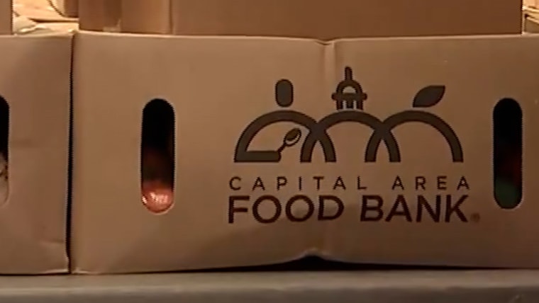 Federal workers miss first full paycheck amid shutdown