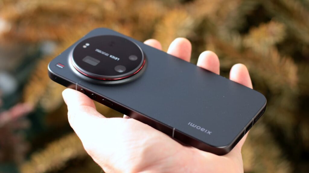 Xiaomi 17 Ultra hands-on: The cameraphone with a monstrous zoom