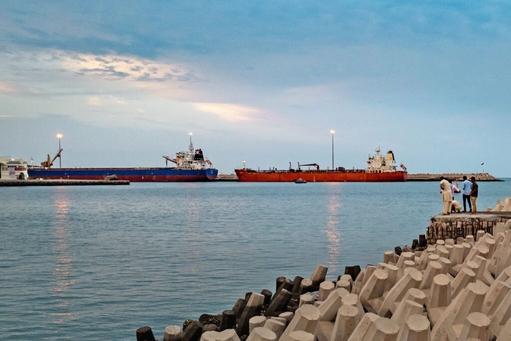 Stocks fall, oil prices rise amid doubts over U.S.-Iran talks